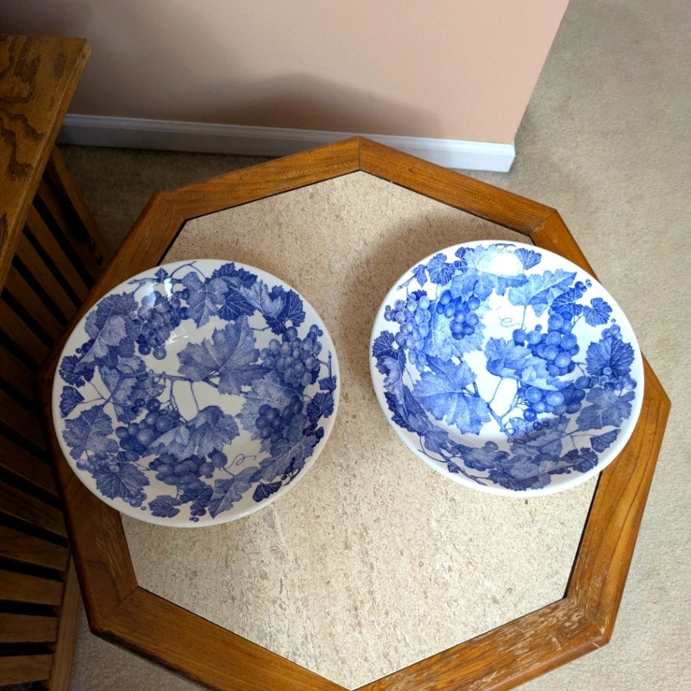 2 Vintage La Primula Serving Bowls, Made In Italy.  Great Condition.